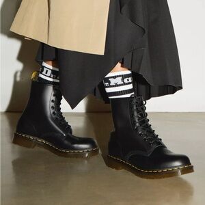 NWT Dr. Martens airwair bouncing soles Zavala leather black Combat Boot unisex